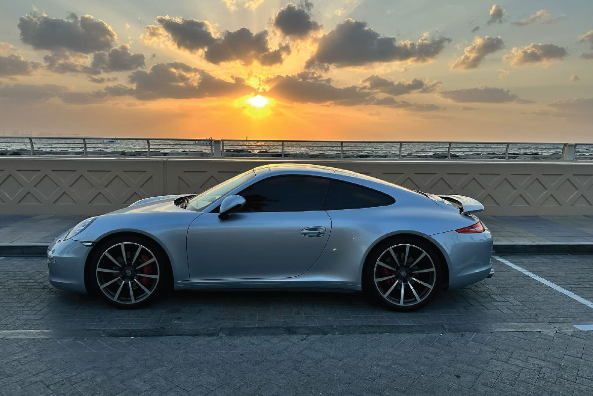 Is the Porsche 911 Better Than the Cayman GT4 – Porsche 911 photo
