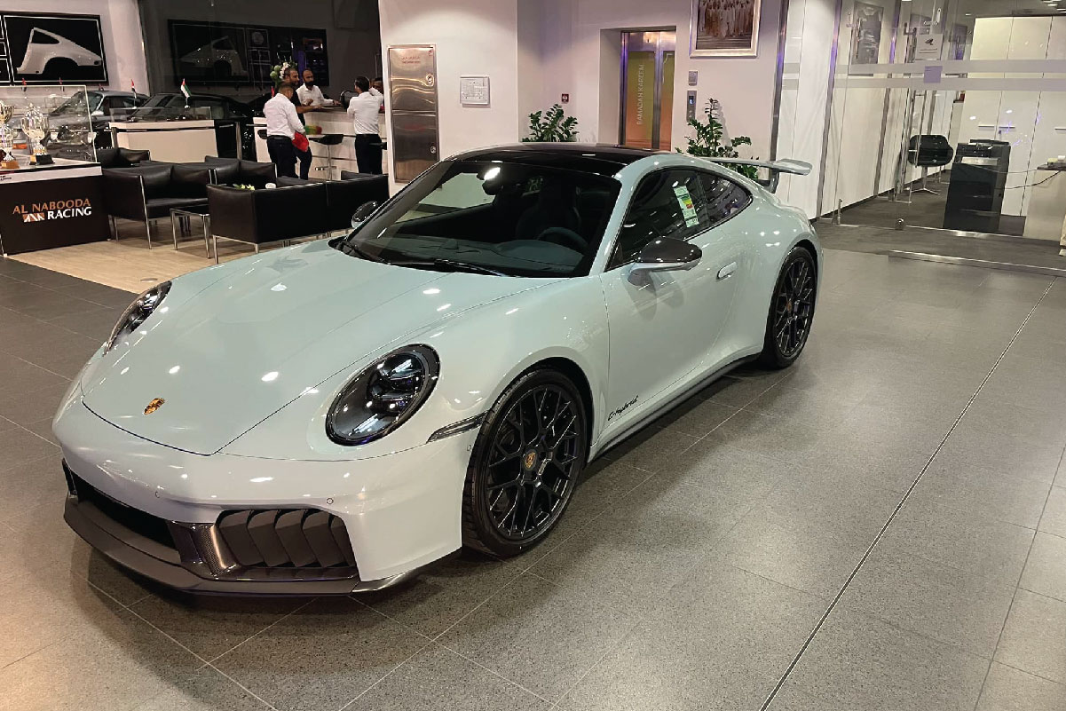 Electric Porsche (Taycan) vs. Gas 911 – Porsche 911 photo